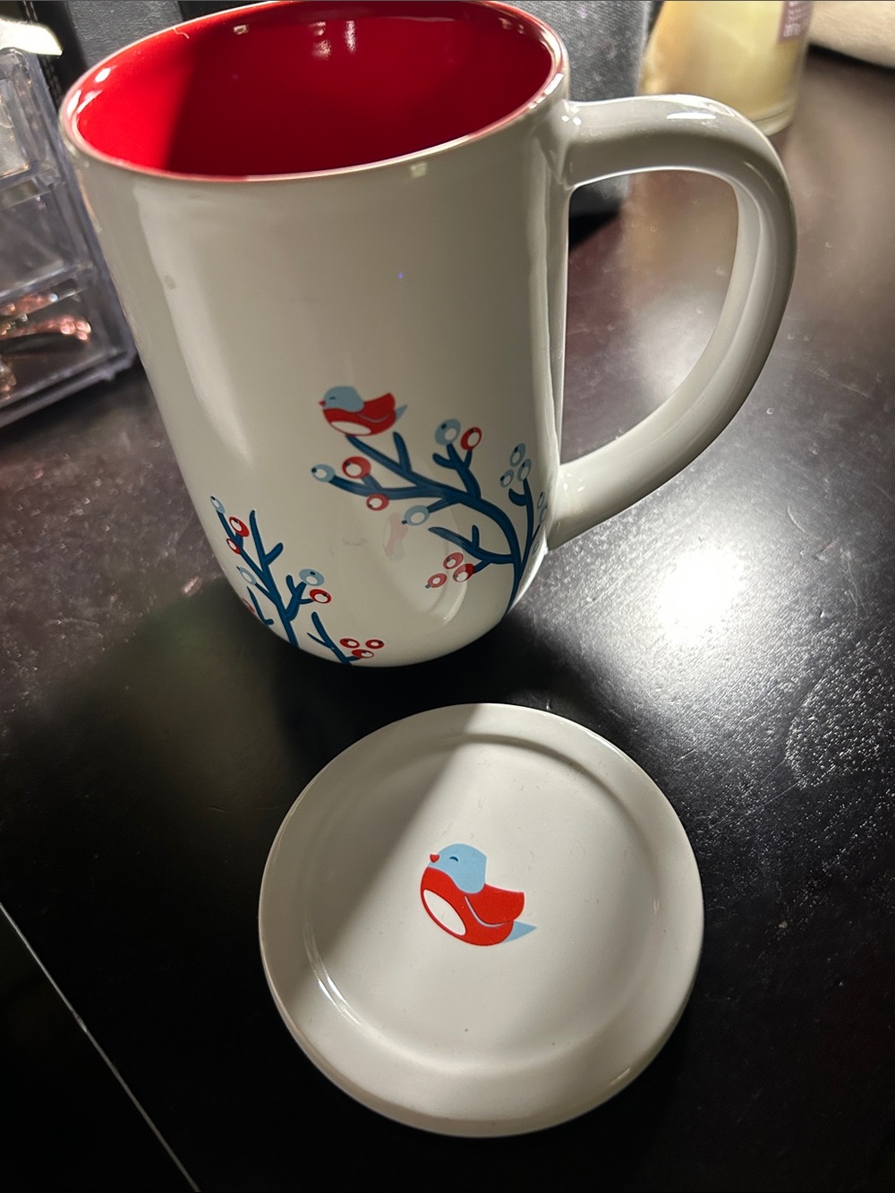 White Ceramic Mug with Red Interior and Bird Design, Includes Lid